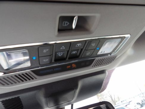 Used 2022 Ford F150 Lariat w/ Equipment Group 502A High image 39