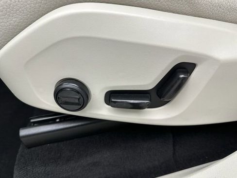 Used 2023 Volvo XC90 B5 Core w/ Protection Package Premier image 11