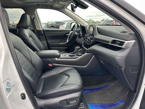 Used 2024 Toyota Highlander LE image 10
