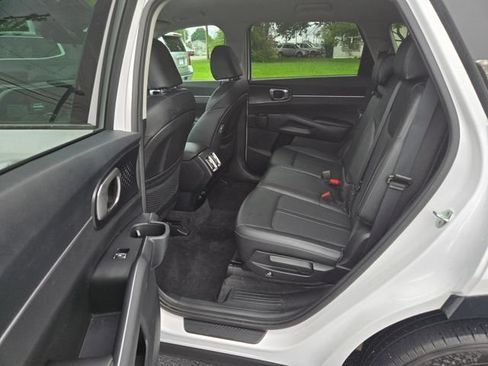 Used 2022 Kia Sorento S FWD image 19