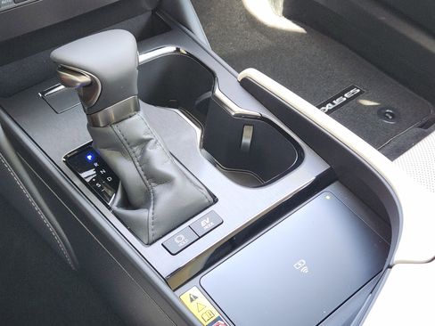 New 2025 Lexus ES 300h w/ Premium Package image 15