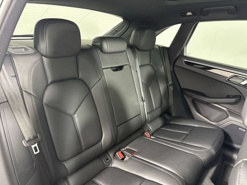 Certified 2026 Porsche Macan AWD/4WD image 23