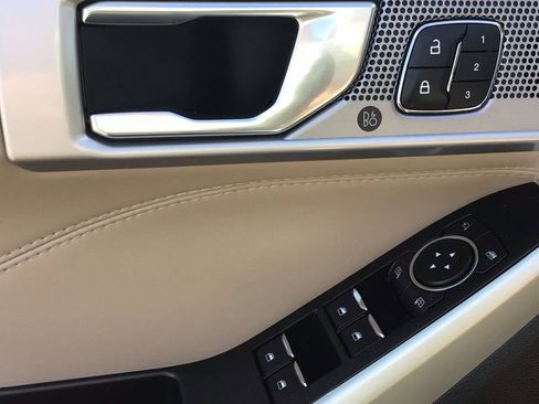 Certified 2022 Ford Explorer Limited w/ Equipment Group 301A image 23