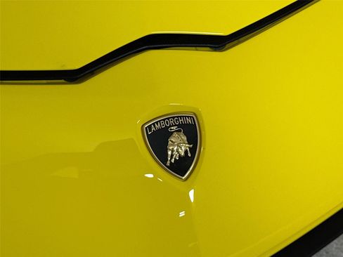 Used 2018 Lamborghini Aventador S image 31