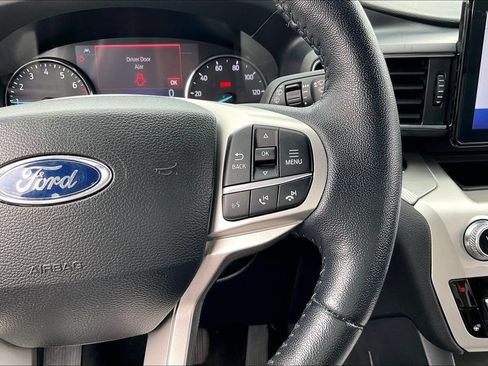Certified 2022 Ford Explorer XLT w/ Equipment Group 202A AWD/4WD image 18