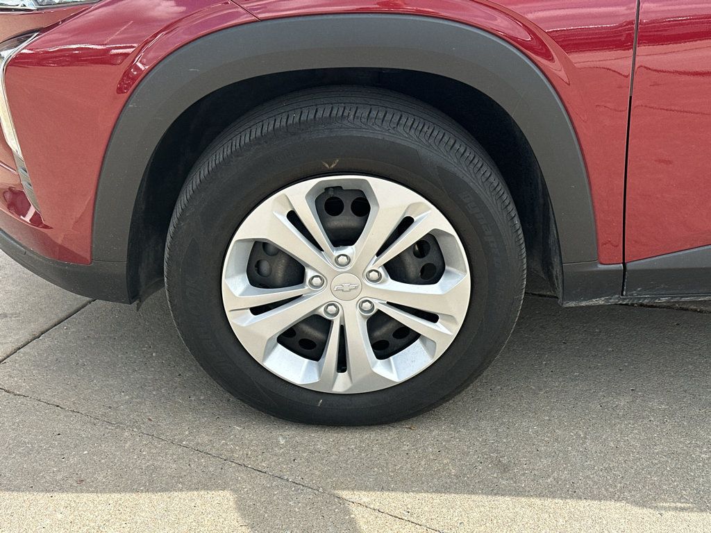 Used 2024 Chevrolet Trax LS w/ Driver Confidence Package FWD image 7