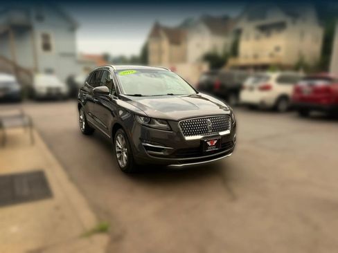 Used 2019 Lincoln MKC Select w/ Select Plus Package AWD/4WD image 2