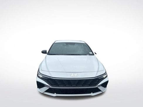 Used 2025 Hyundai Elantra SEL FWD image 2