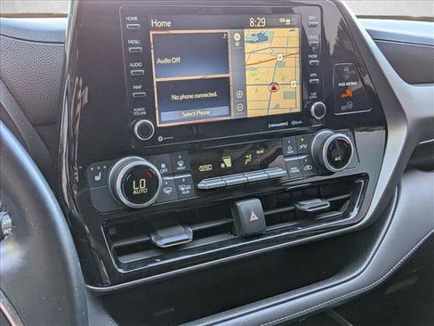 Used 2021 Toyota Highlander XLE AWD/4WD image 15