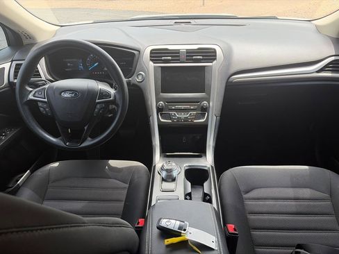 Used 2018 Ford Fusion SE w/ Fusion SE Technology Package FWD image 20