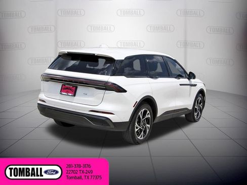 Used 2024 Lincoln Nautilus Premier w/ Jet Appearance Package AWD/4WD image 8