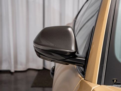 Used 2025 Lamborghini Urus SE image 3