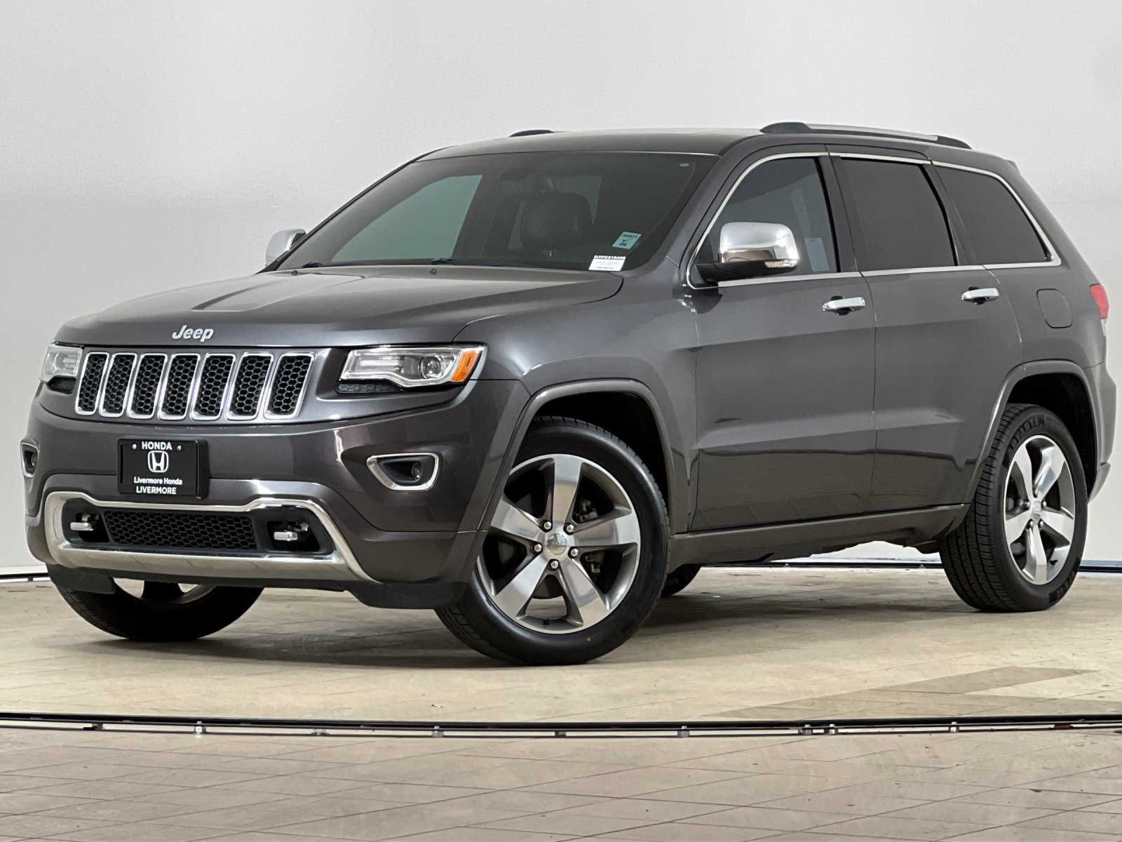 Used 2015 Jeep Grand Cherokee Overland RWD image 2