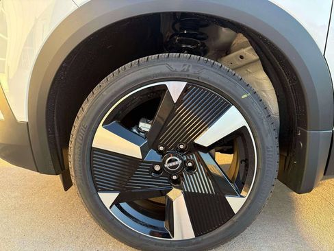 New 2026 Nissan Kicks SR w/ Illumination Package FWD image 6