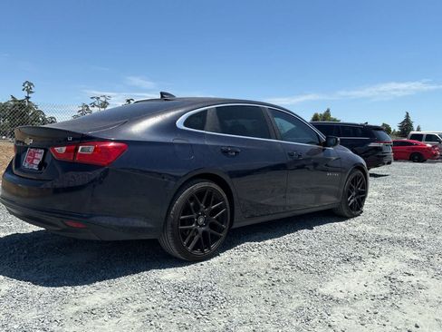 Used 2016 Chevrolet Malibu LT w/ Leather Package FWD image 3