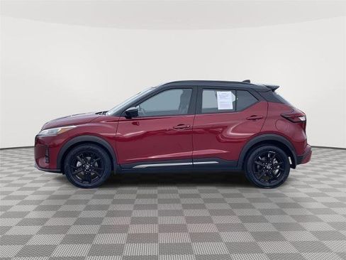 Used 2023 Nissan Kicks SR image 2