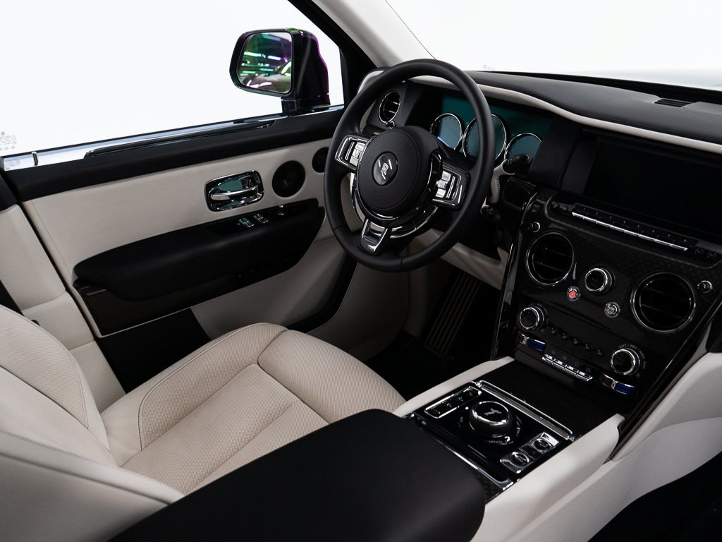 Certified 2022 Rolls-Royce Cullinan Black Badge w/ Dark Exterior Package AWD/4WD image 33