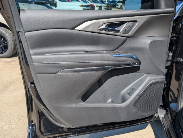 New 2027 Chevrolet Traverse LT w/ Sun and Wheel Package FWD image 13