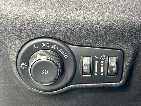 Used 2022 Jeep Compass Latitude w/ Sun and Sound Group FWD image 10
