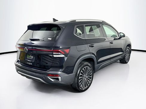 Used 2026 Volkswagen Taos SE FWD image 9