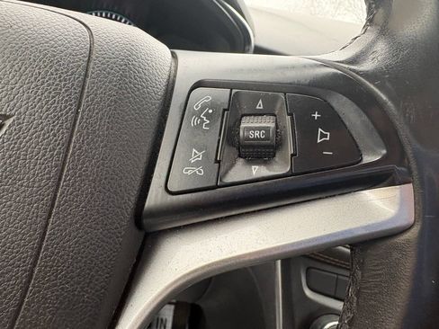 Used 2019 Chevrolet Trax LT w/ LT Convenience Package FWD image 21