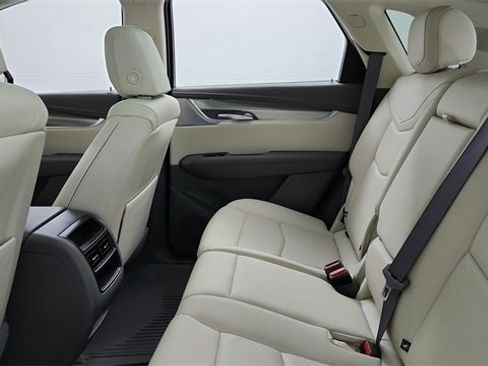 Certified 2025 Cadillac XT5 Premium Luxury w/ LPO, Floor Liner Package image 18
