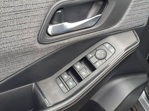 Used 2023 Nissan Rogue SV image 24