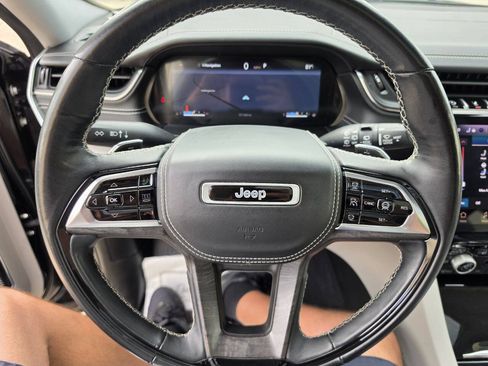 Used 2022 Jeep Grand Cherokee Overland w/ Adv Protech Group III AWD/4WD image 39