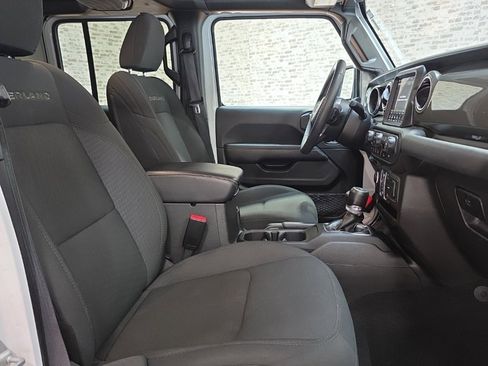 Used 2023 Jeep Gladiator Overland image 13