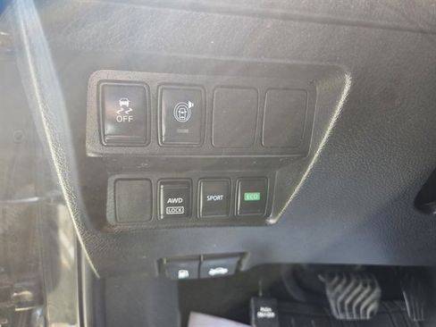 Used 2017 Nissan Rogue SV image 9