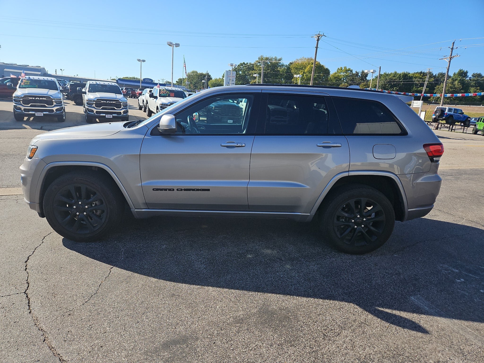 Used 2019 Jeep Grand Cherokee Altitude AWD/4WD image 1
