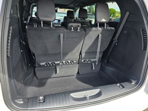 New 2026 Chrysler Pacifica Limited w/ Uconnect Theater Family Group image 11