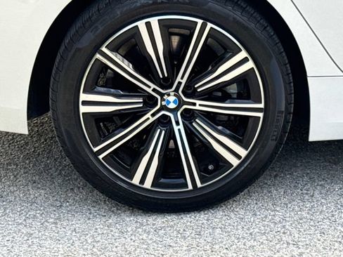 Used 2025 BMW 330i xDrive Sedan AWD/4WD image 9