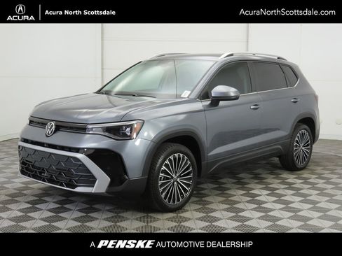 Used 2025 Volkswagen Taos SE w/ Panoramic Sunroof Package FWD image 1