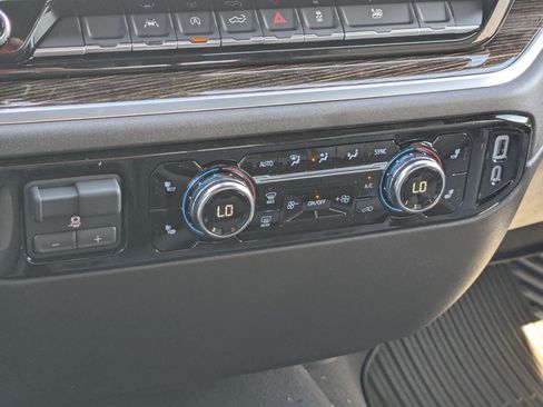 New 2026 GMC Sierra 1500 SLE w/ Preferred Package AWD/4WD image 22