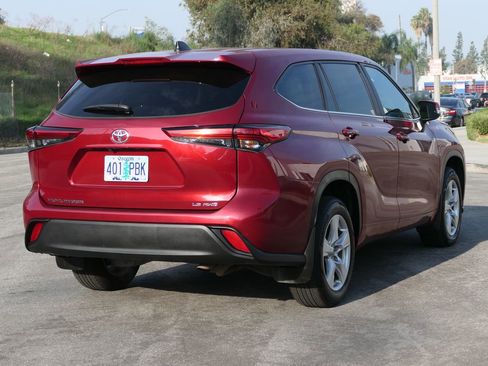 Used 2023 Toyota Highlander XSE image 2