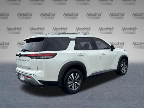 Used 2024 Nissan Pathfinder SL AWD/4WD image 10