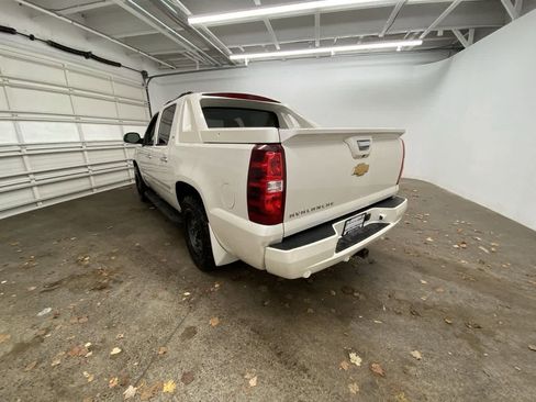 Used 2012 Chevrolet Avalanche LTZ image 4