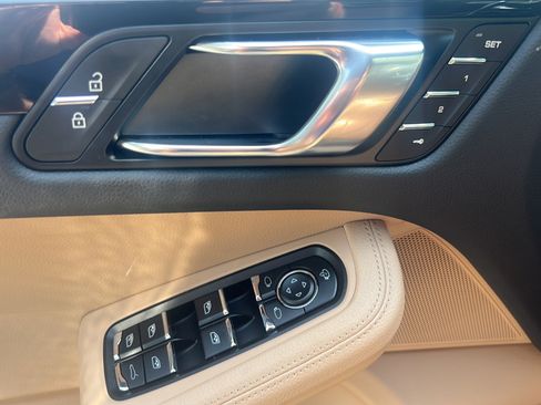Certified 2026 Porsche Macan AWD/4WD image 24
