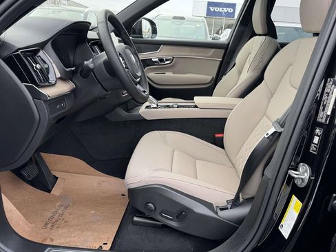 New 2026 Volvo XC90 T8 Plus w/ Protection Package Premier image 18