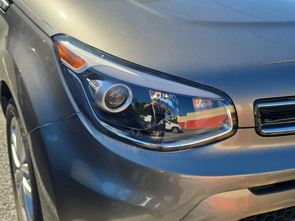 Used 2017 Kia Soul + w/ Primo Package FWD image 9