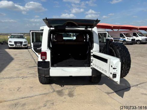 Used 2016 Jeep Wrangler Unlimited Sahara w/ Connectivity Group AWD/4WD image 25