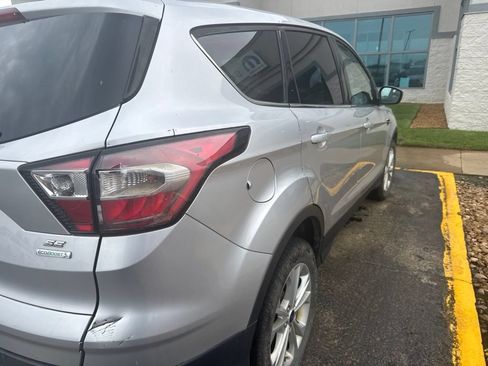 Used 2017 Ford Escape SE FWD image 4