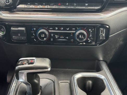 Used 2025 Chevrolet Silverado 1500 LTZ AWD/4WD image 19