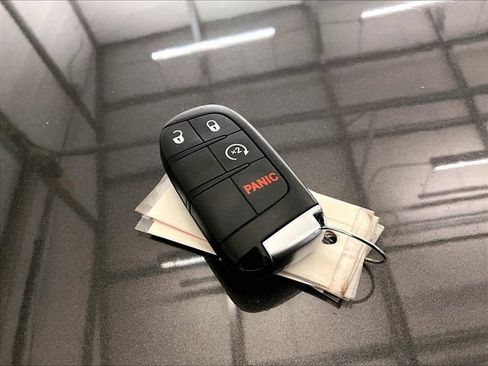 Used 2021 Jeep Grand Cherokee Laredo AWD/4WD image 10