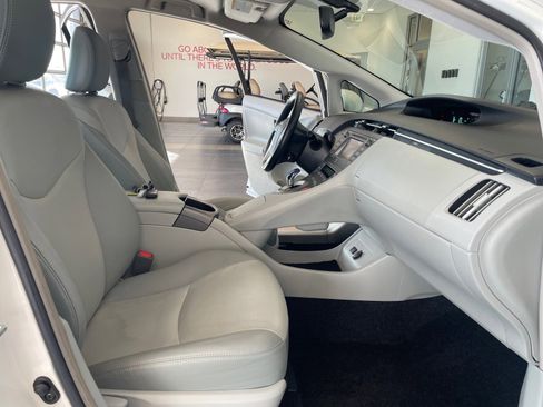 Used 2015 Toyota Prius Four image 19