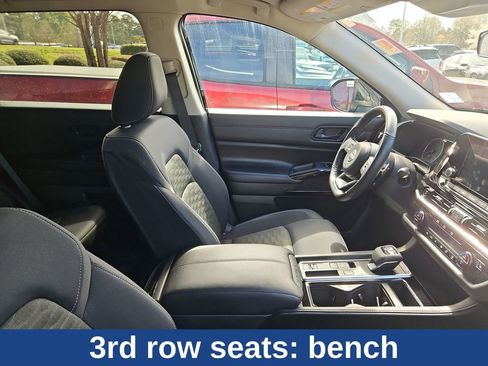 Used 2024 Nissan Pathfinder SV image 10