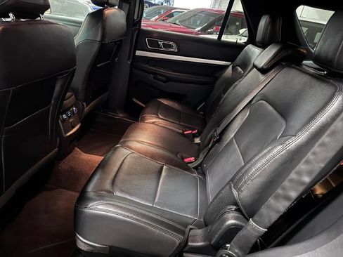 Used 2016 Ford Explorer XLT w/ Equipment Group 202A FWD image 15