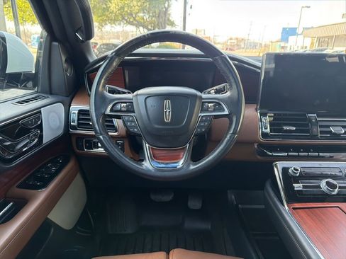 Used 2023 Lincoln Navigator L Reserve image 22