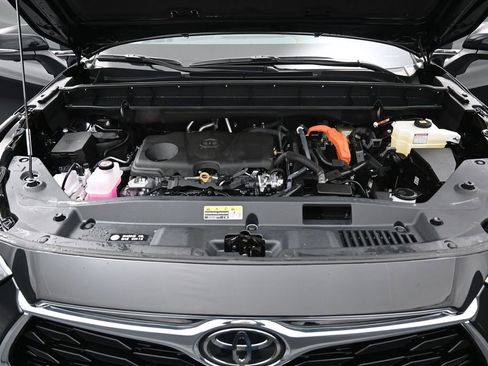 Certified 2025 Toyota Highlander Platinum AWD/4WD image 41